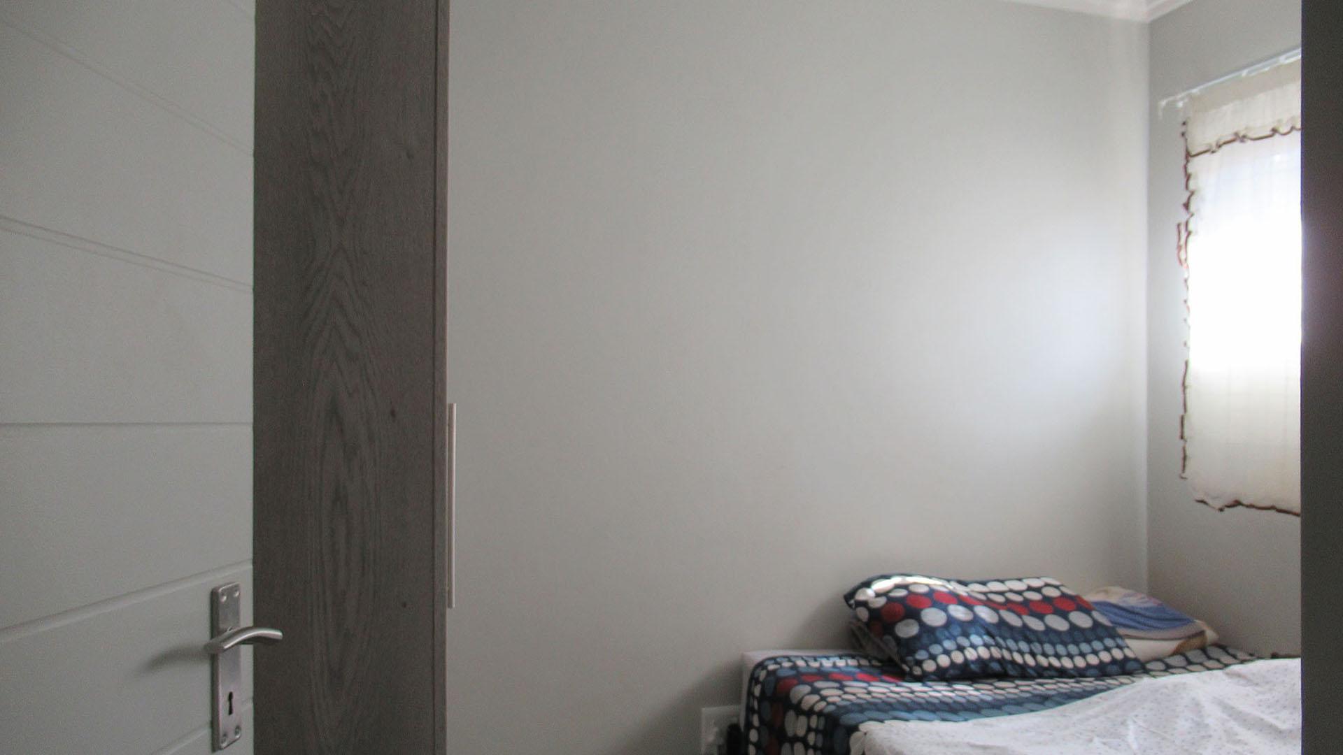 Bed Room 2 - 8 square meters of property in Protea Glen