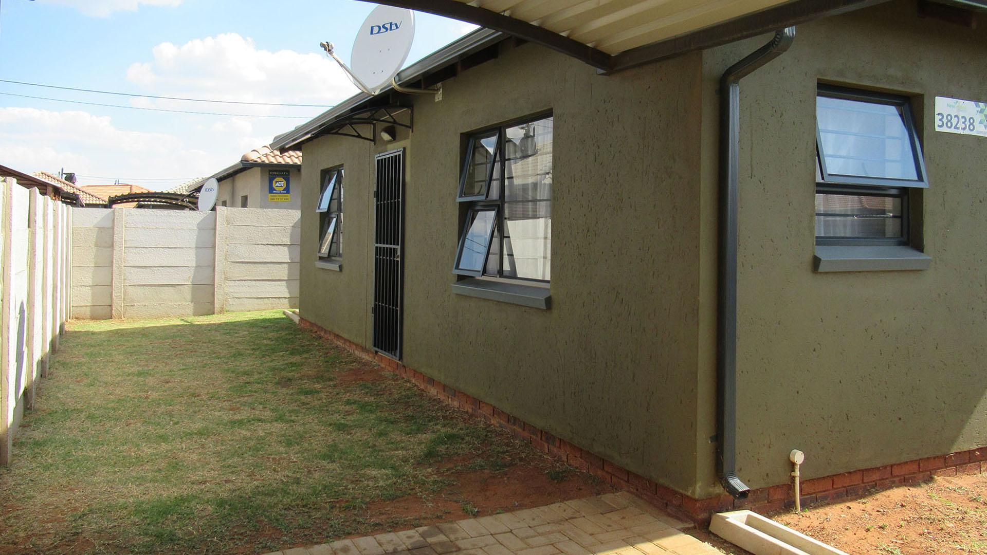 Front View of property in Protea Glen