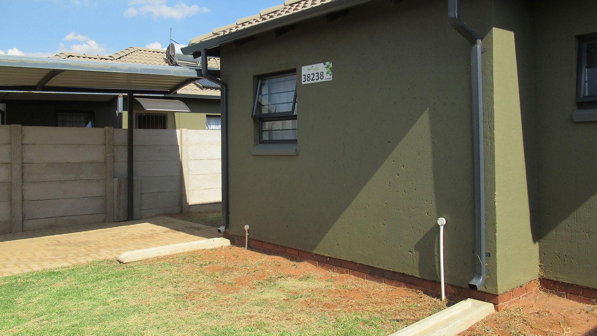 Front View of property in Protea Glen