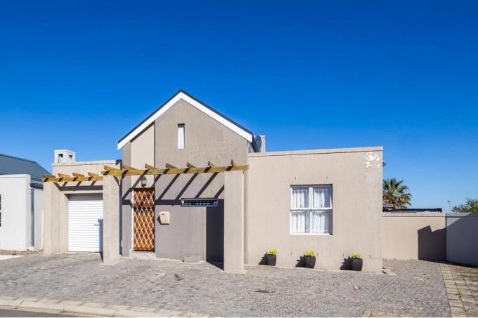 2 Bedroom House for Sale For Sale in Kraaifontein - MR617451