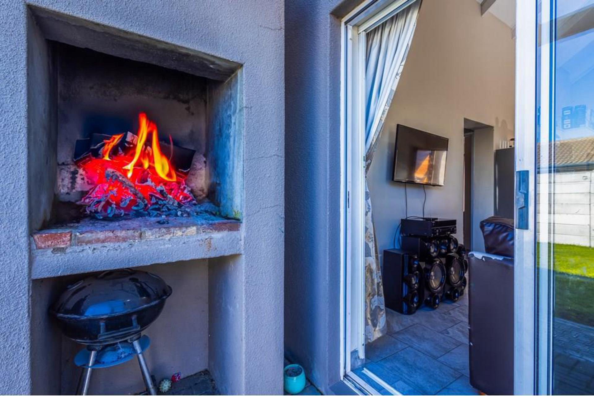 2 Bedroom House for Sale For Sale in Kraaifontein MR617451