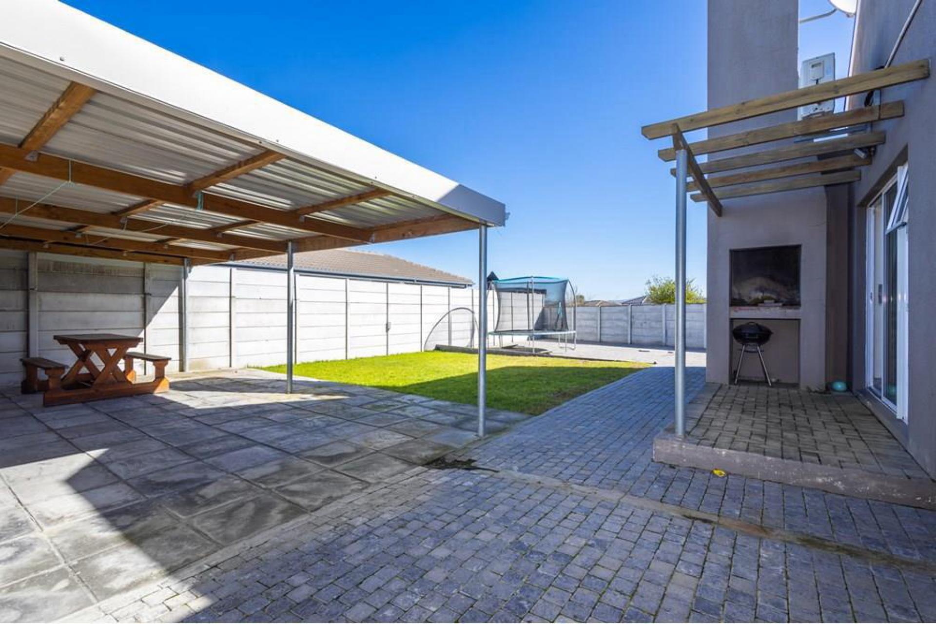 2 Bedroom House for Sale For Sale in Kraaifontein MR617451