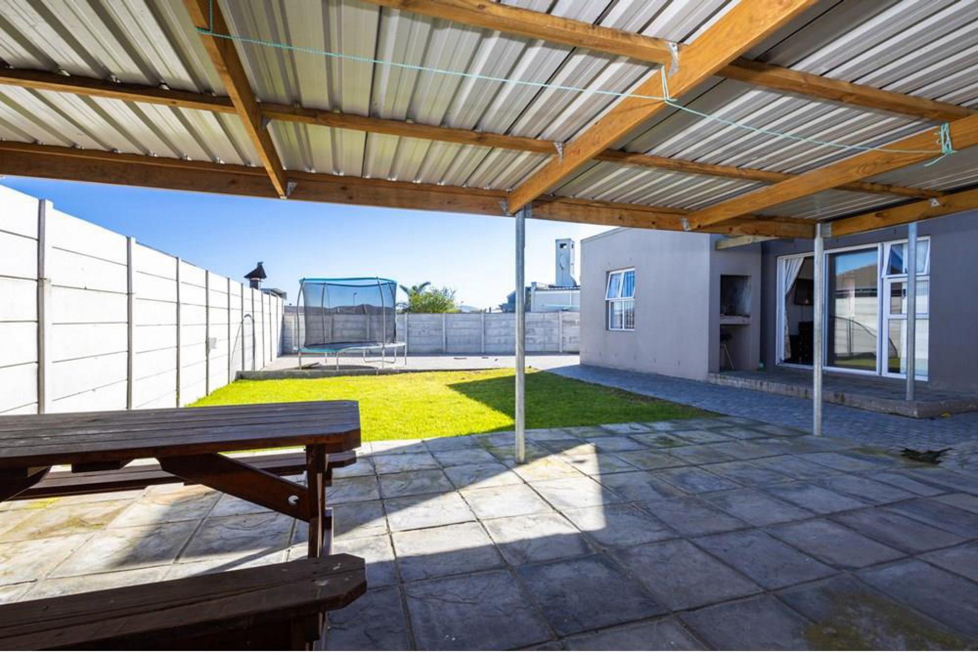 2 Bedroom House for Sale For Sale in Kraaifontein MR617451