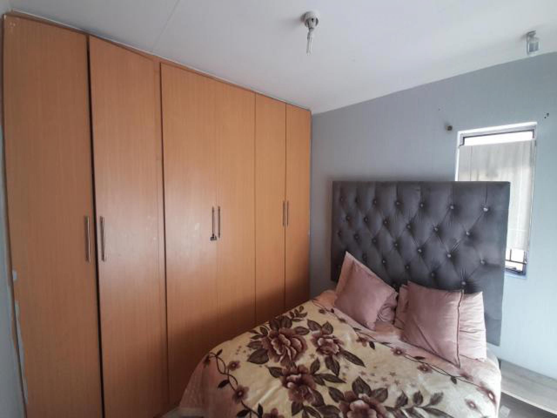 Bed Room 1 of property in Atteridgeville