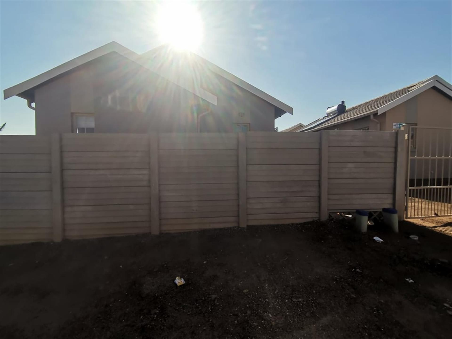 Front View of property in Palm Ridge