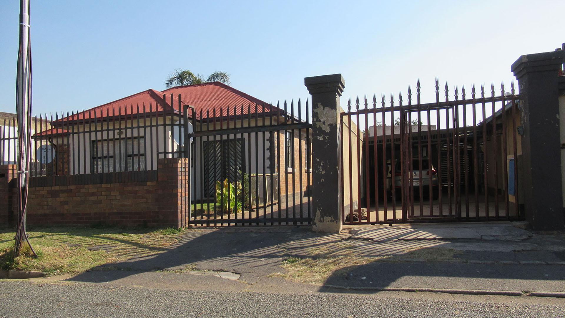 Front View of property in Regents Park