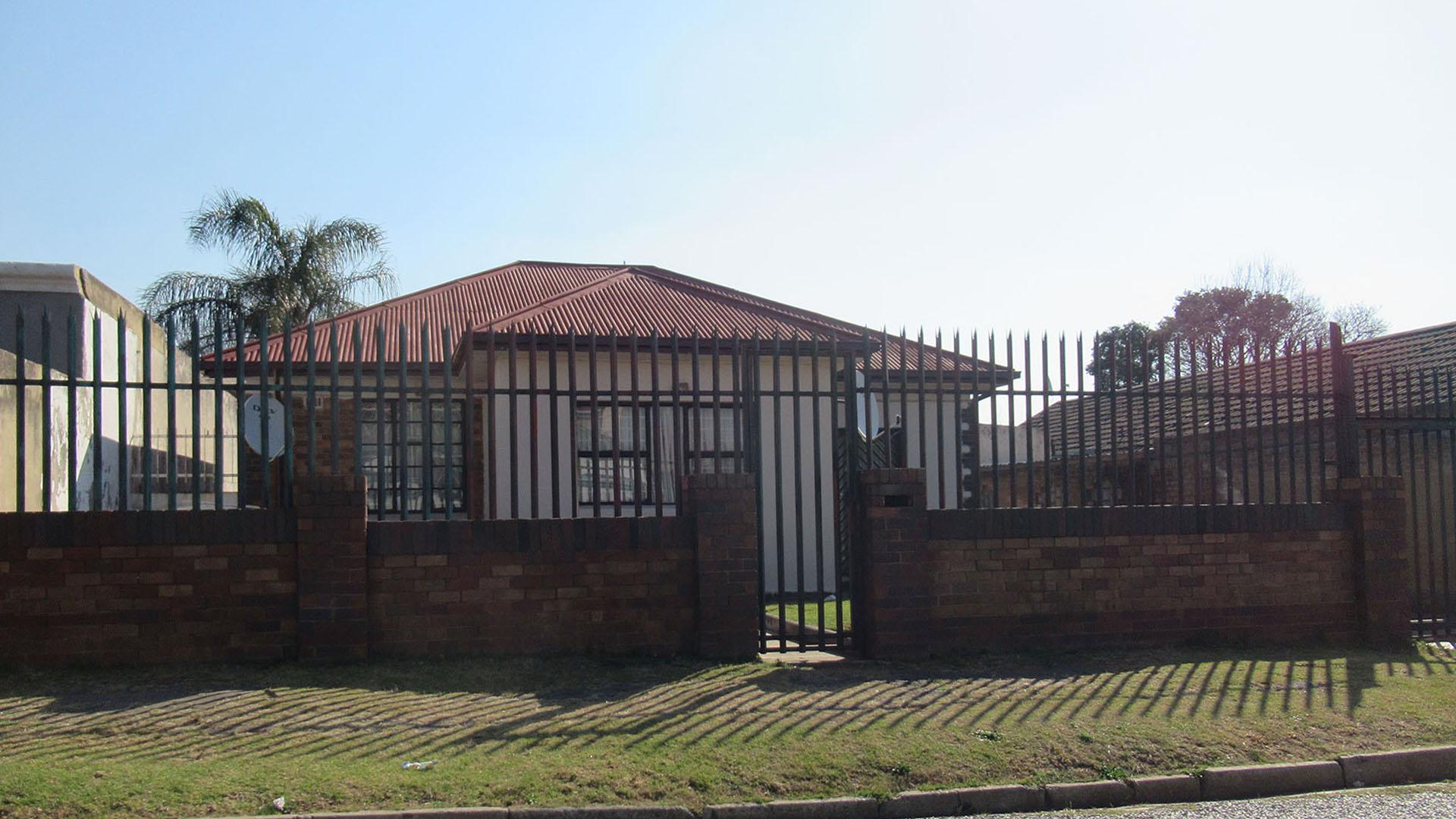 Front View of property in Regents Park