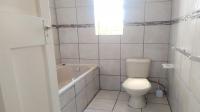 Bathroom 1 of property in Regents Park