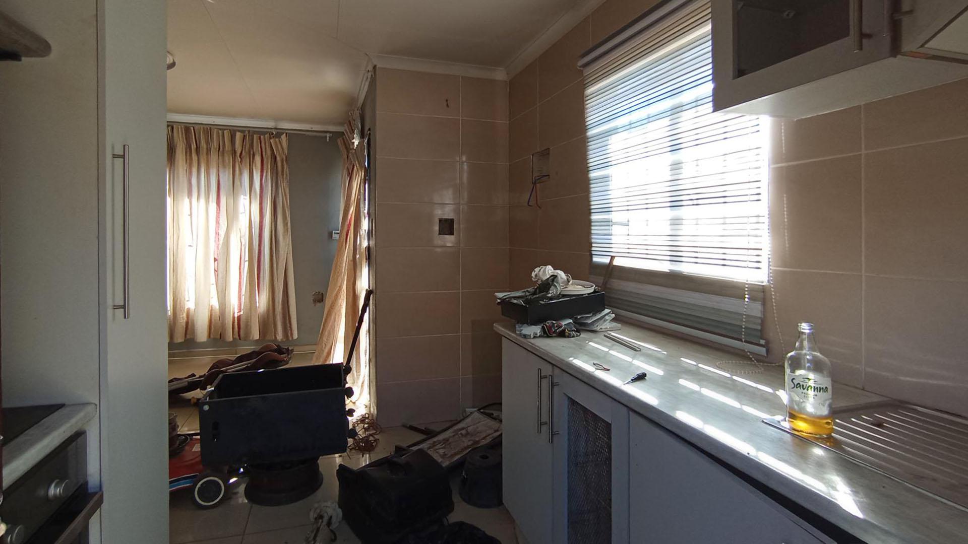 Kitchen - 8 square meters of property in Soshanguve East