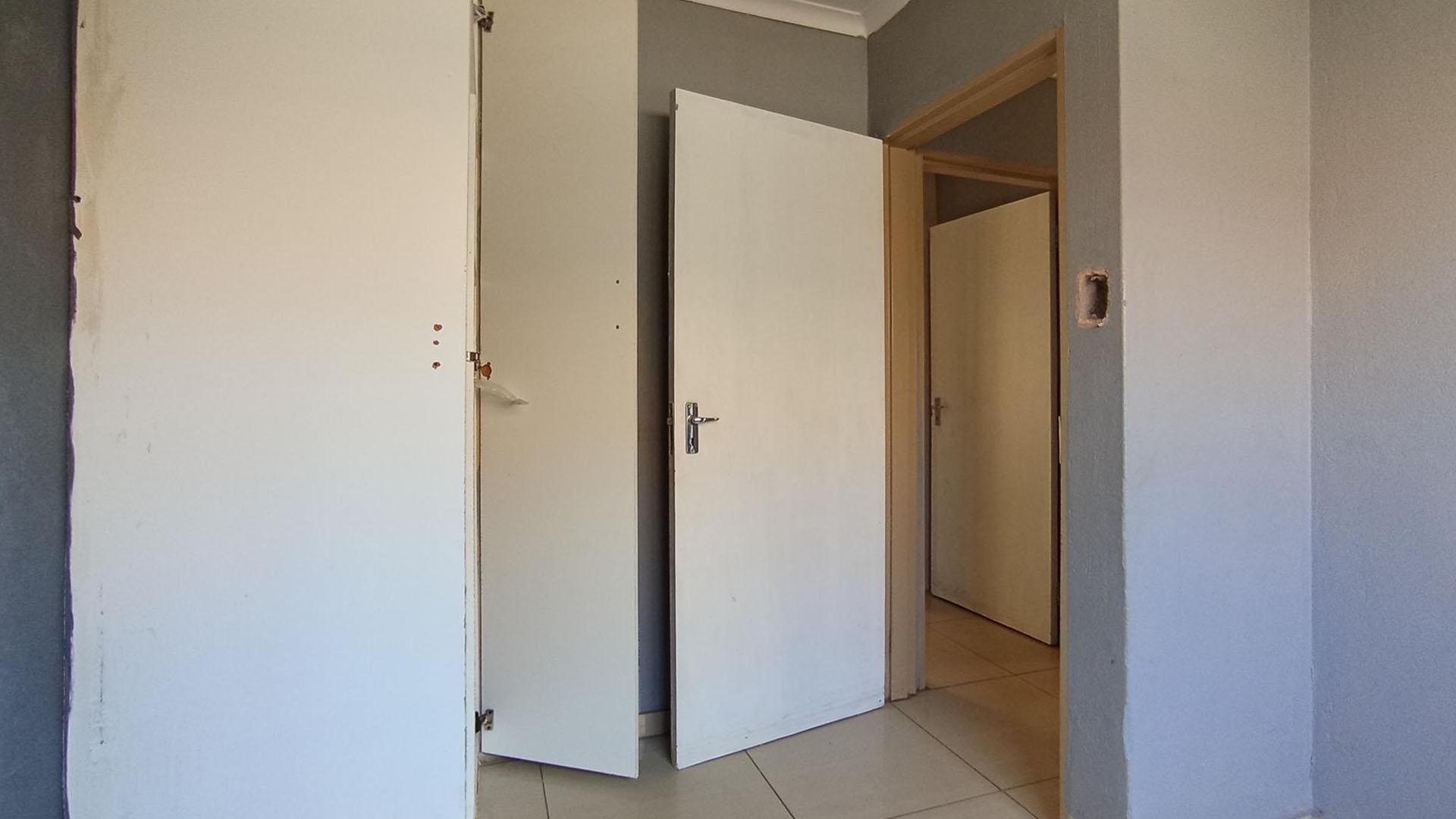 Bed Room 2 - 8 square meters of property in Soshanguve East
