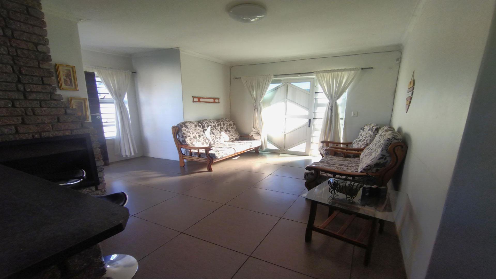Lounges of property in Sillwood Heights
