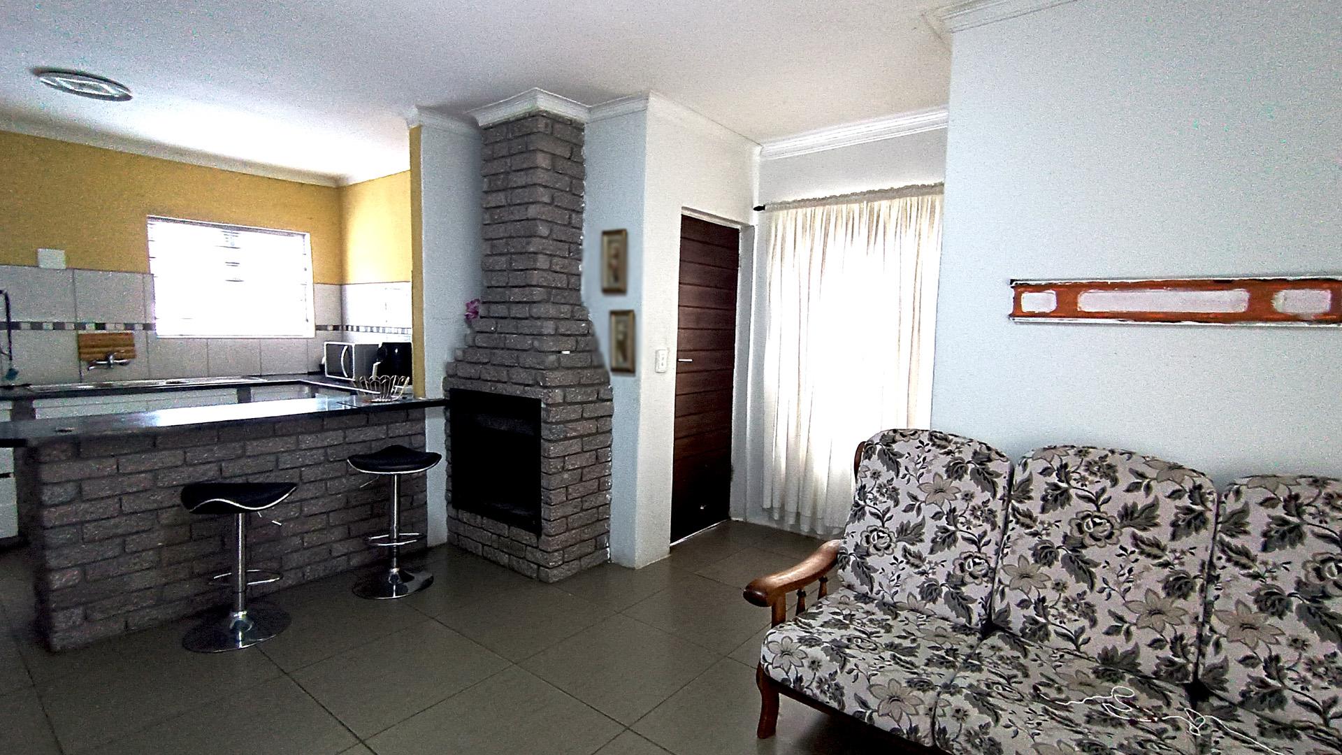 Lounges - 15 square meters of property in Sillwood Heights