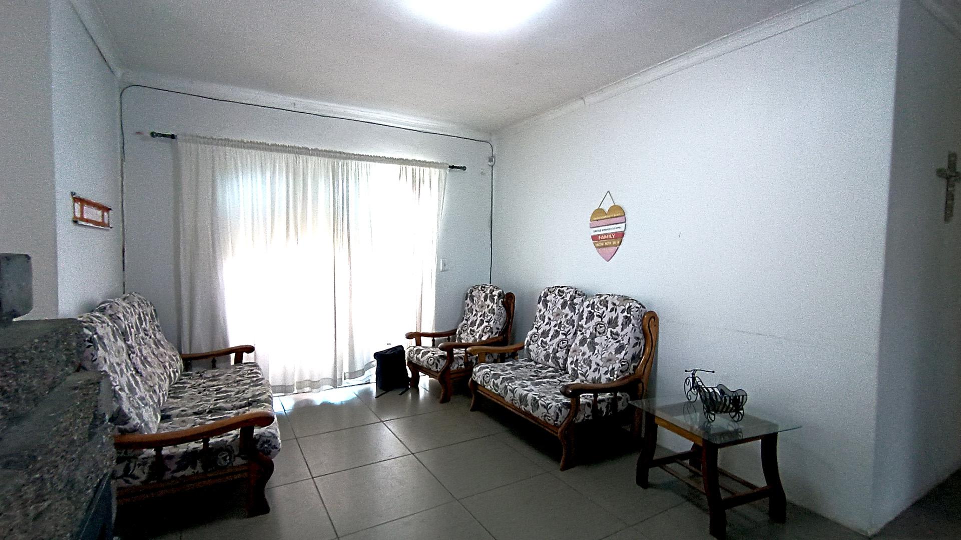 Lounges - 15 square meters of property in Sillwood Heights