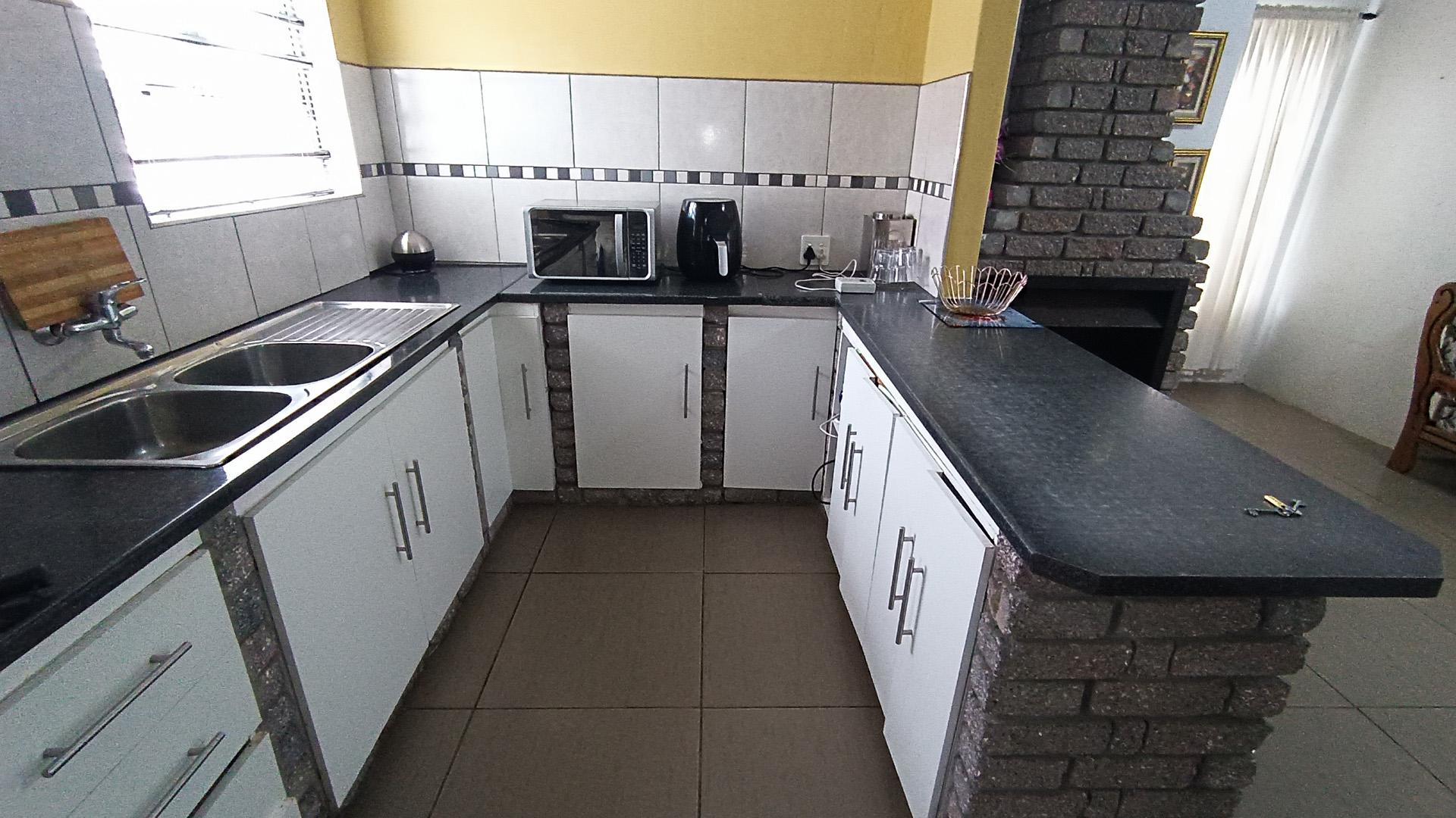Kitchen - 10 square meters of property in Sillwood Heights