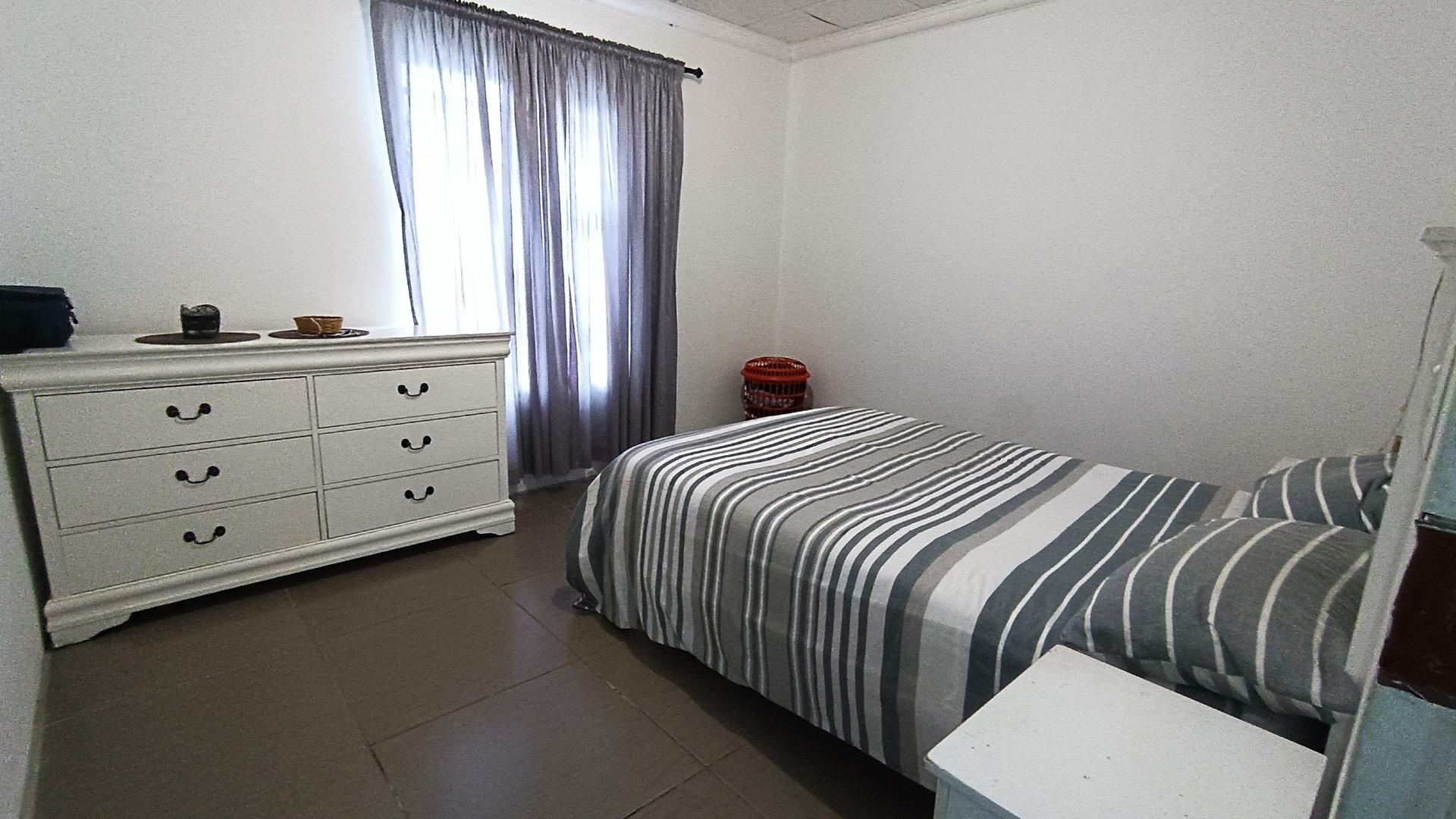 Bed Room 2 - 13 square meters of property in Sillwood Heights