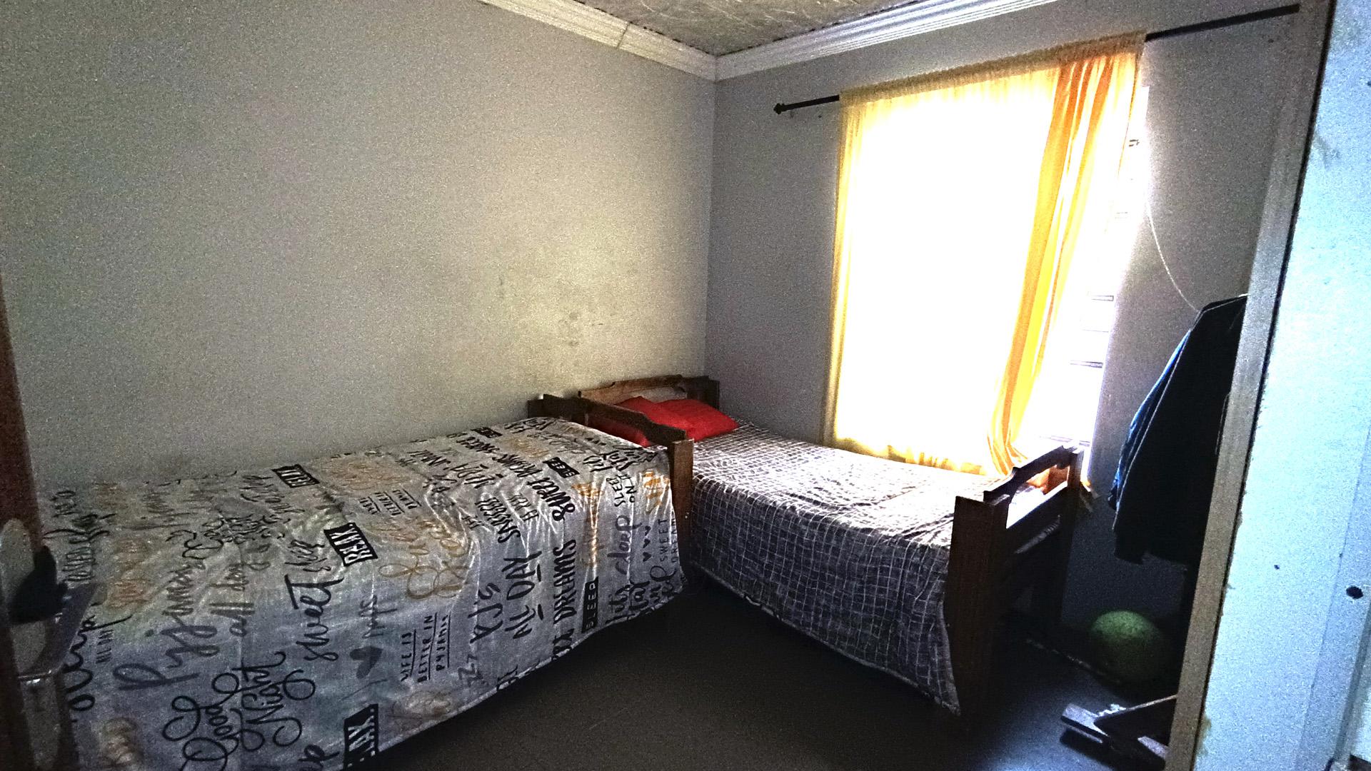 Bed Room 1 - 11 square meters of property in Sillwood Heights