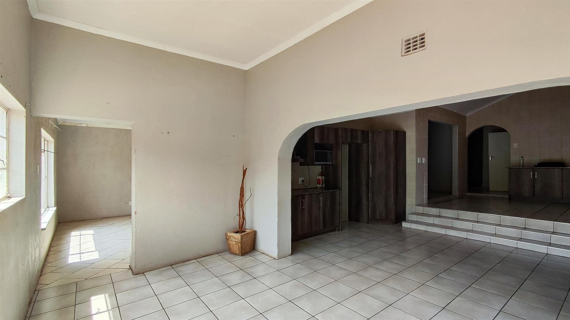 Spaces - 39 square meters of property in Dalview