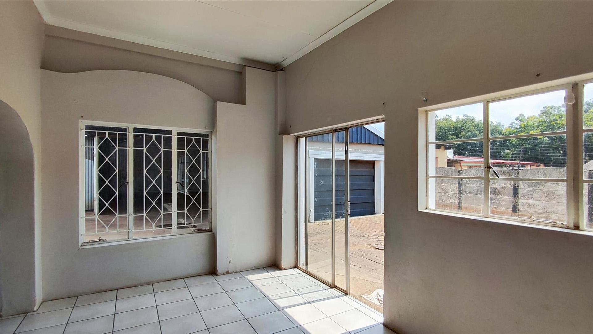 Spaces - 39 square meters of property in Dalview