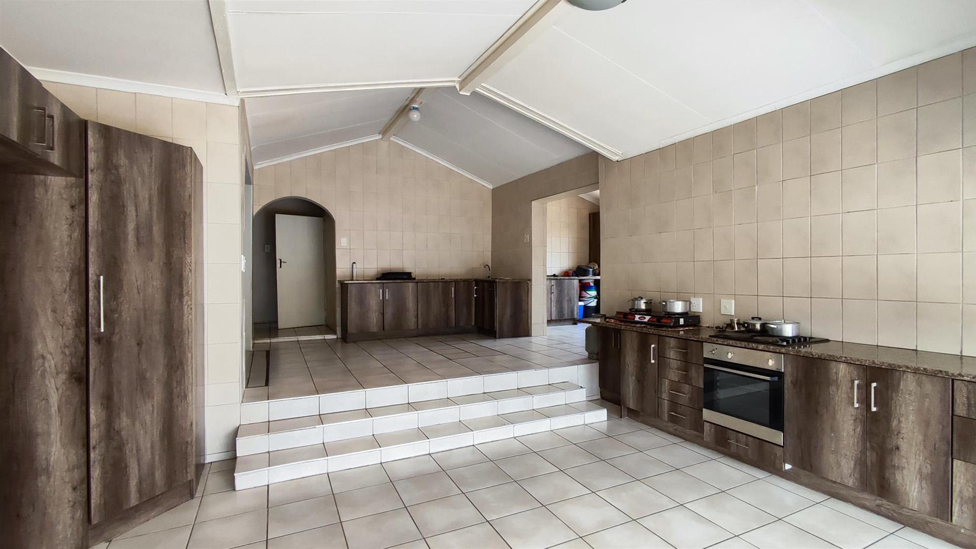 Kitchen - 34 square meters of property in Dalview