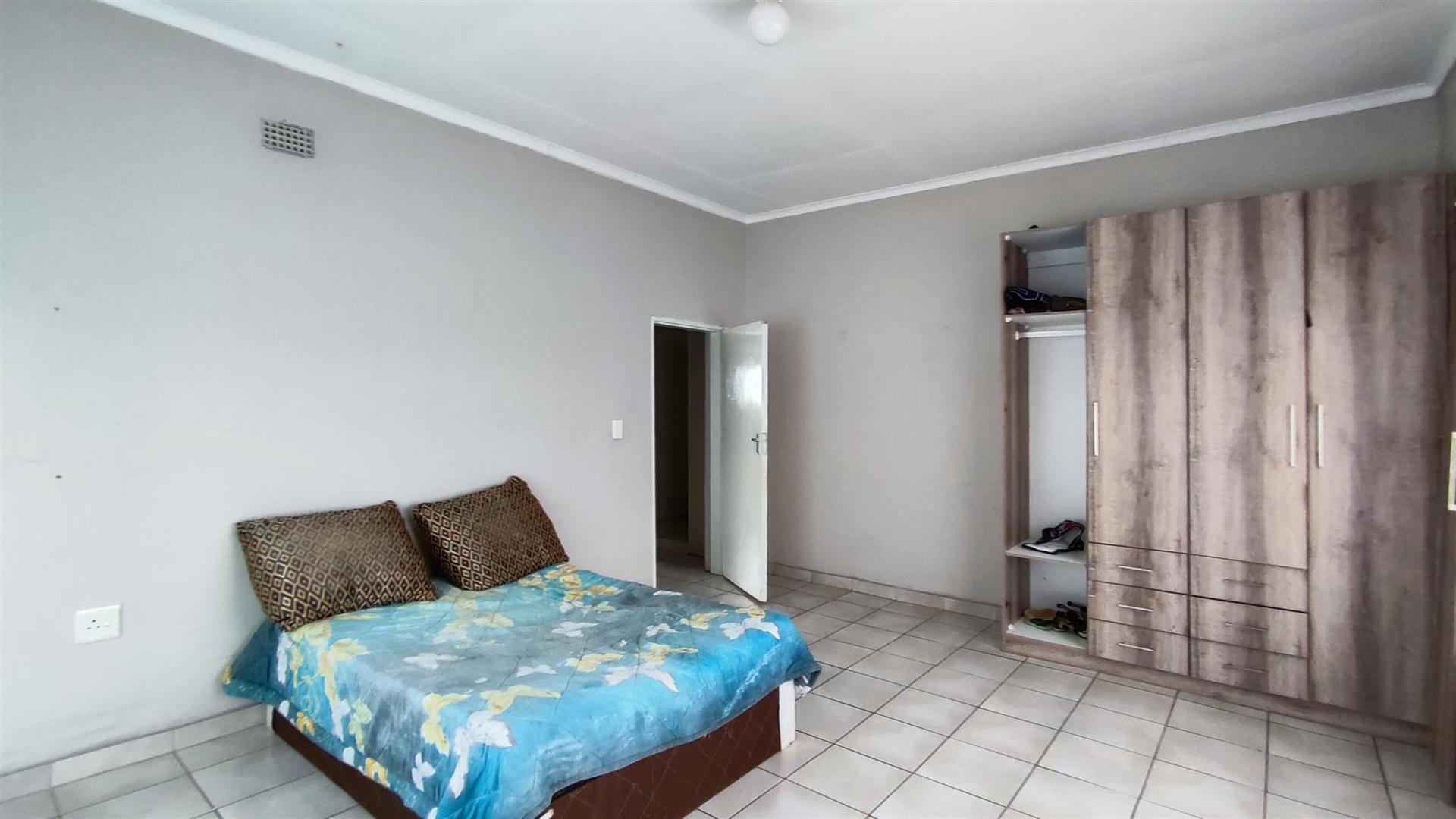 Bed Room 2 - 28 square meters of property in Dalview