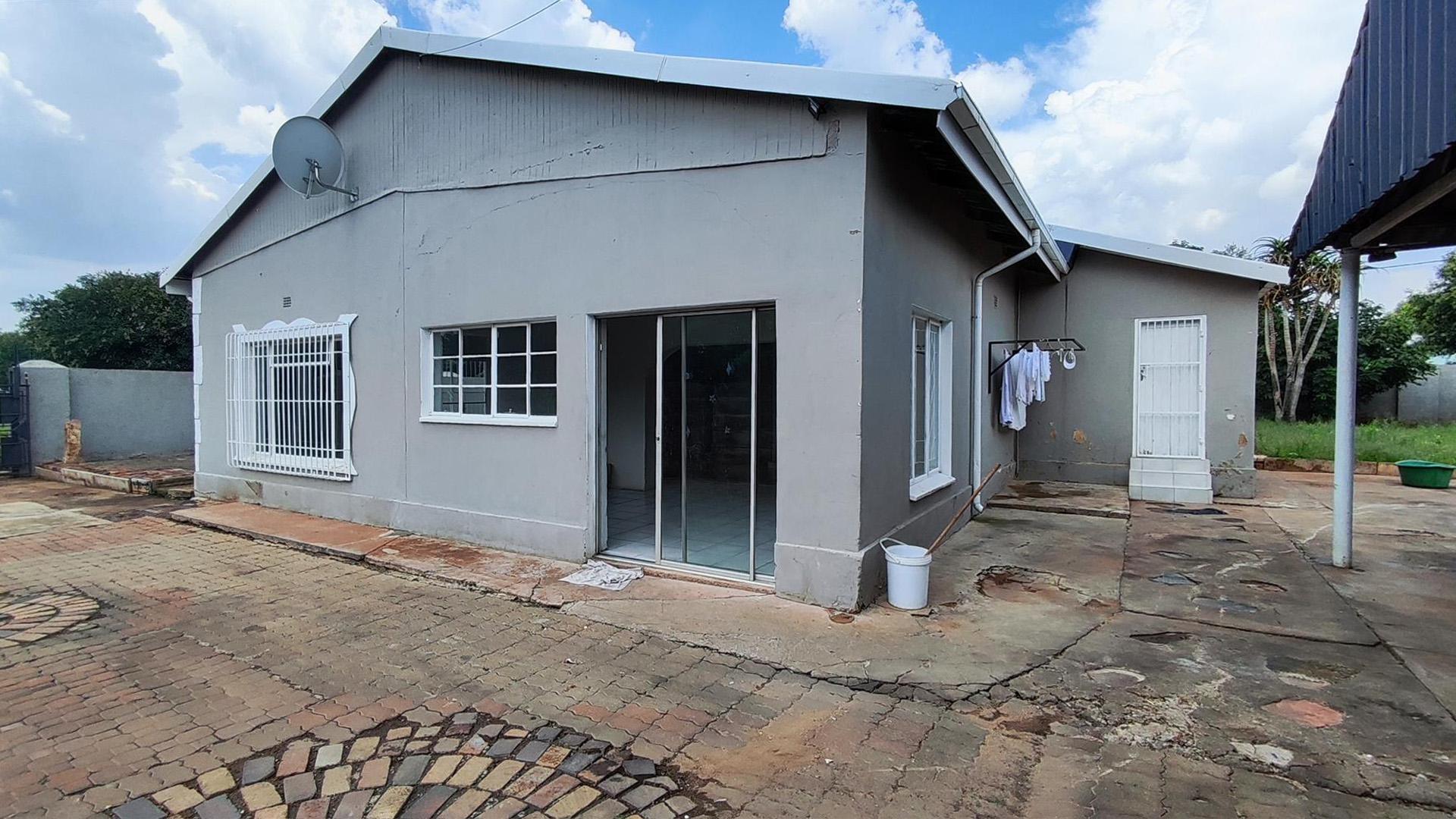 Front View of property in Dalview