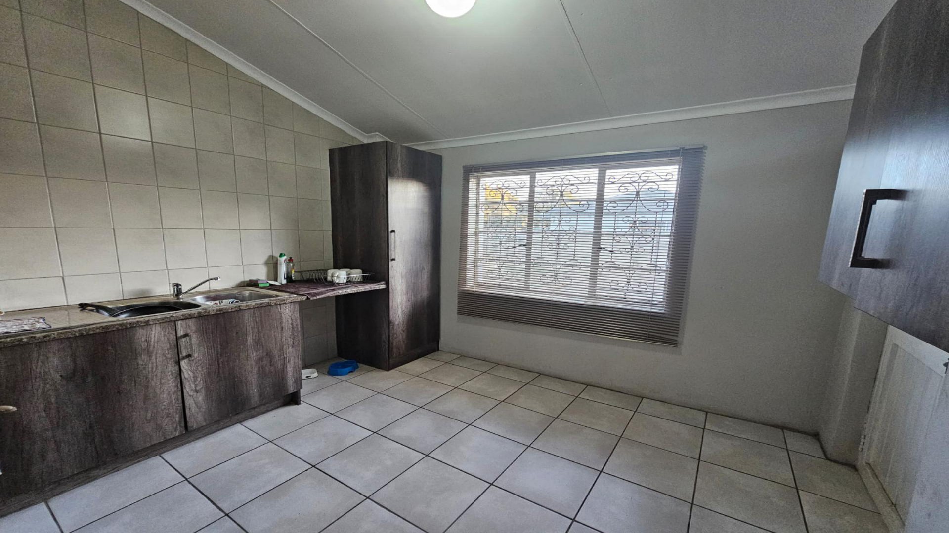 Kitchen - 34 square meters of property in Dalview
