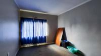 Bed Room 1 - 21 square meters of property in Dalview