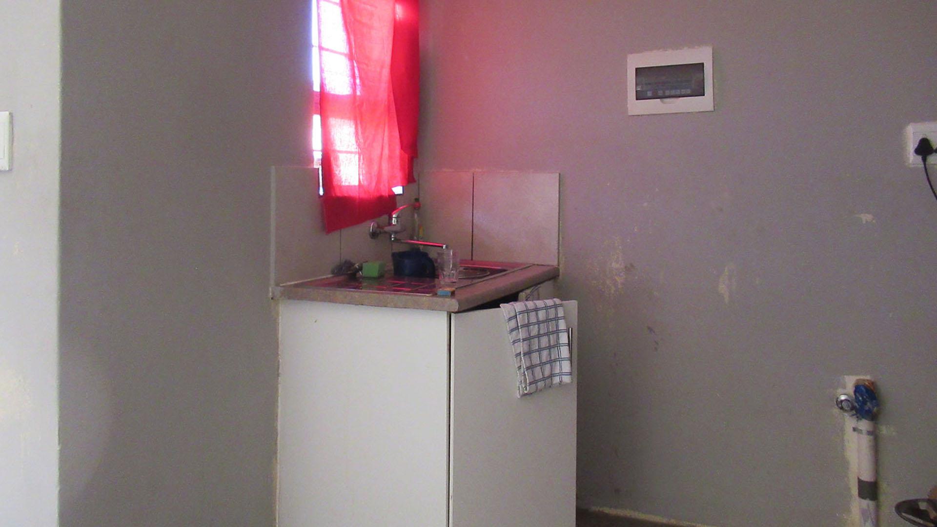 Kitchen - 4 square meters of property in Tirong 