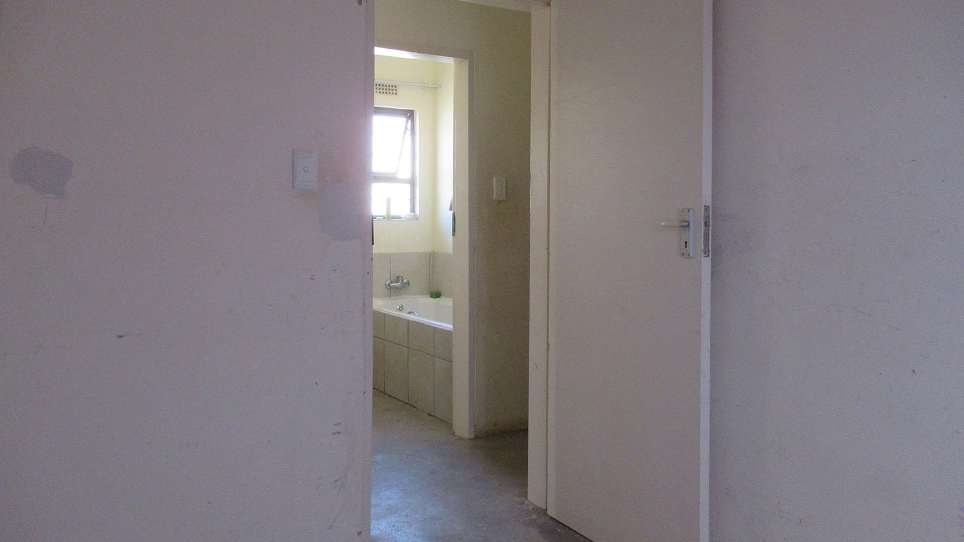 Bed Room 1 - 6 square meters of property in Tirong 