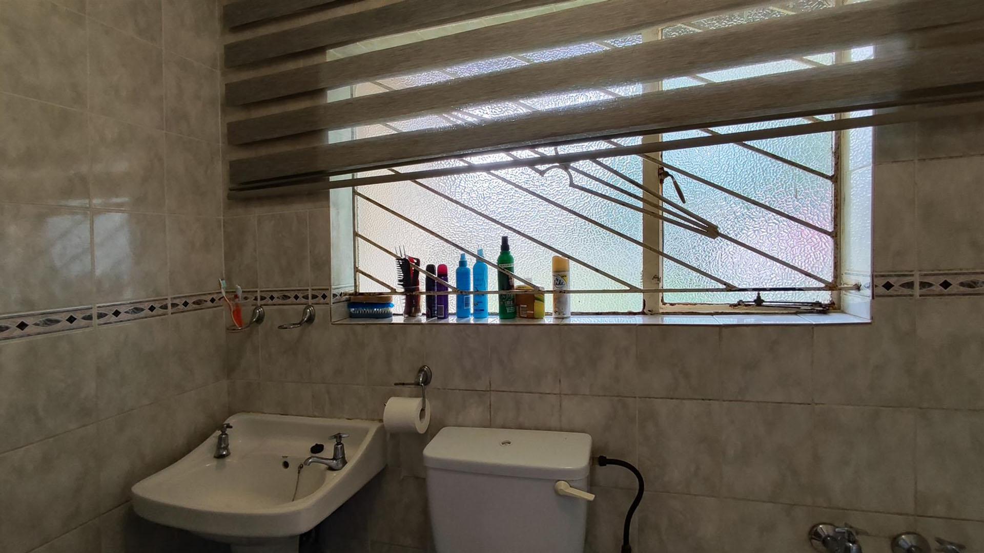 Bathroom 1 - 4 square meters of property in Brakpan