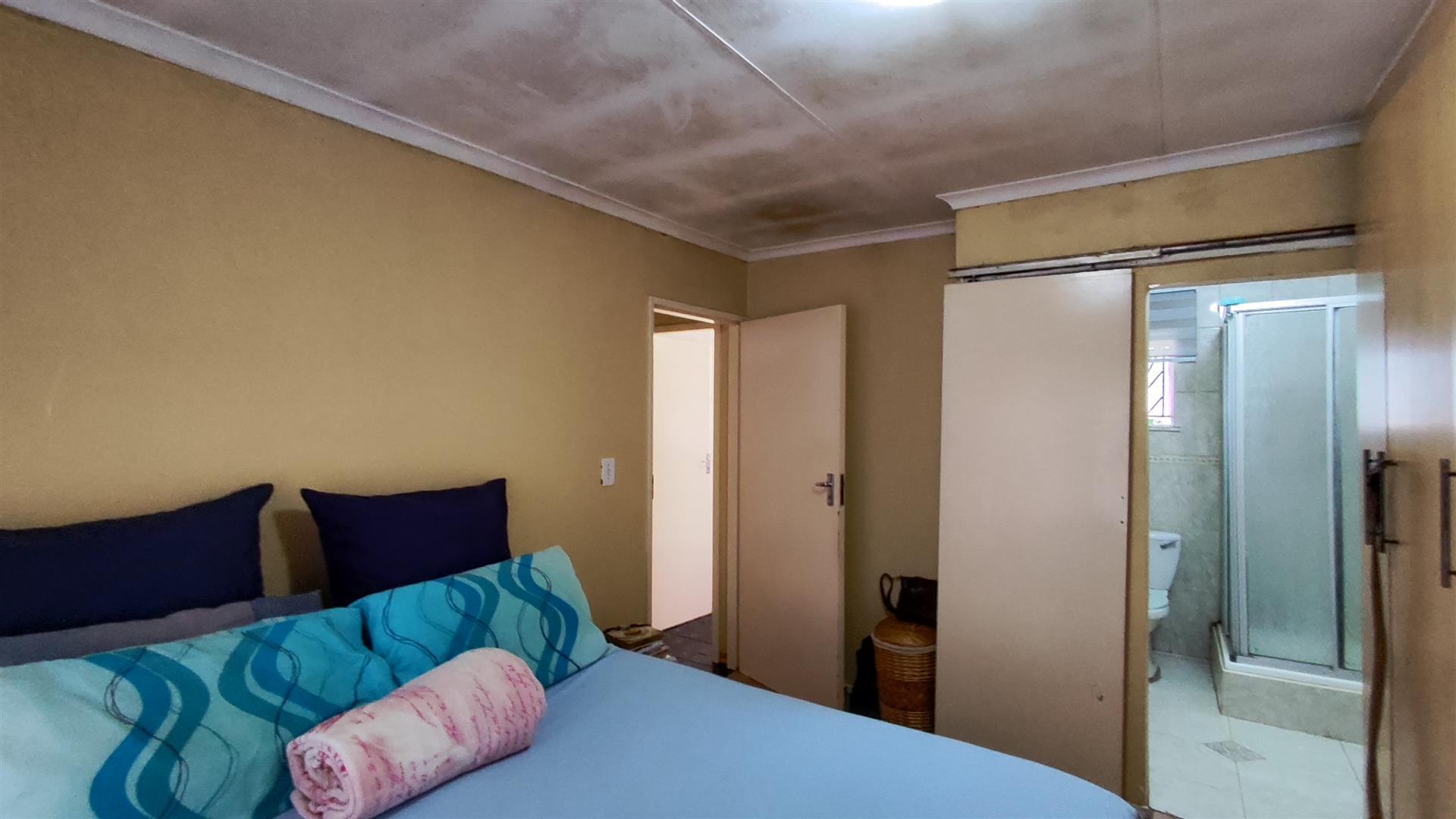 Main Bedroom - 11 square meters of property in Brakpan