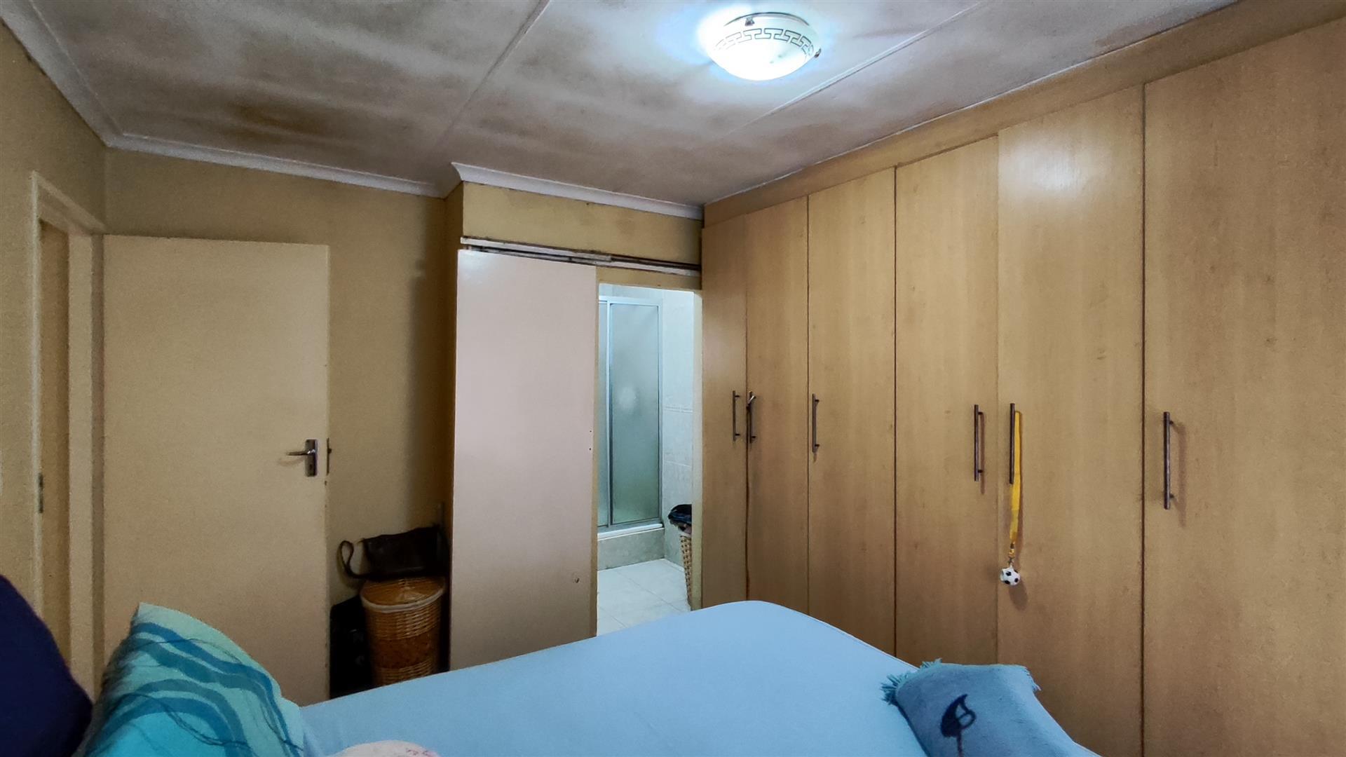 Main Bedroom - 11 square meters of property in Brakpan