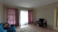 Lounges - 15 square meters of property in Maroeladal
