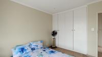 Bed Room 1 - 17 square meters of property in Maroeladal