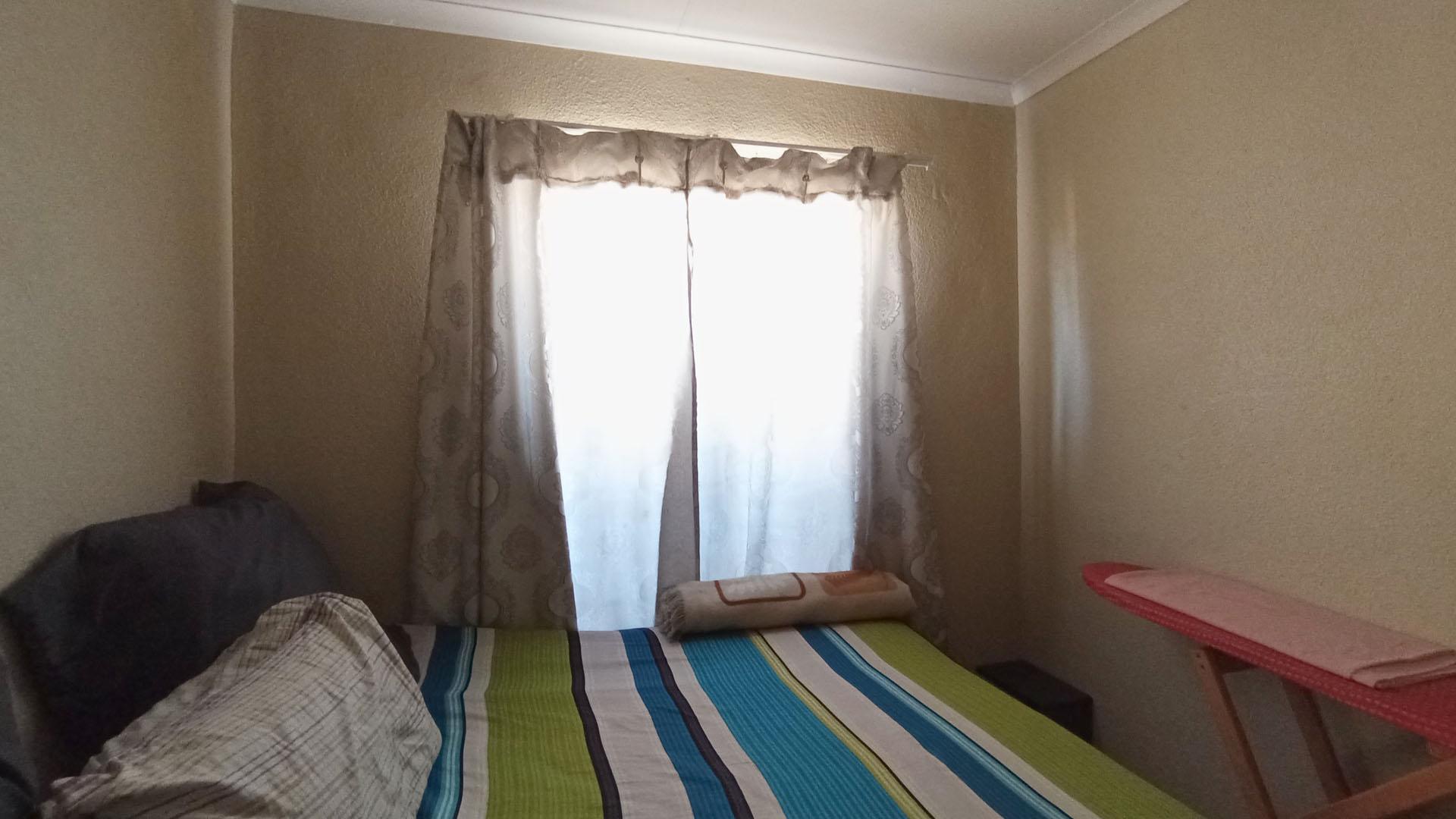 Bed Room 2 - 8 square meters of property in Soshanguve East