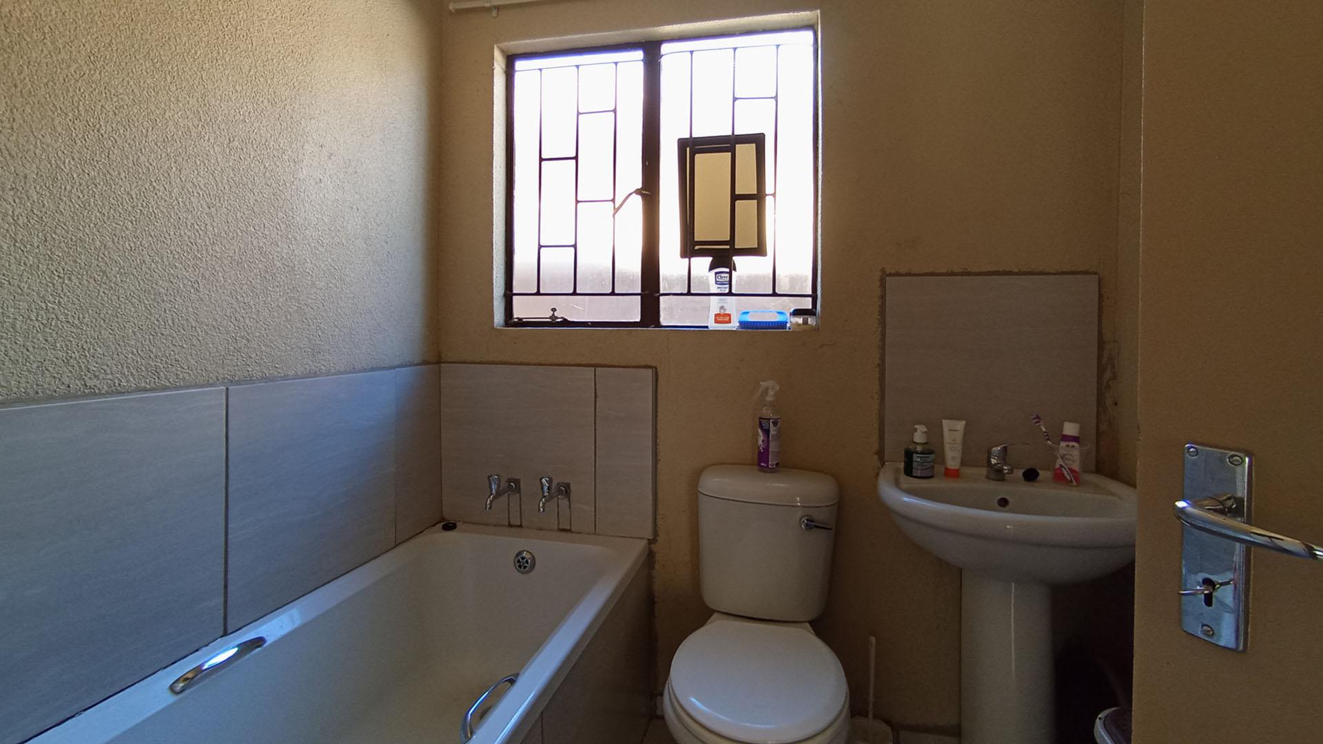 Bathroom 1 - 5 square meters of property in Soshanguve East