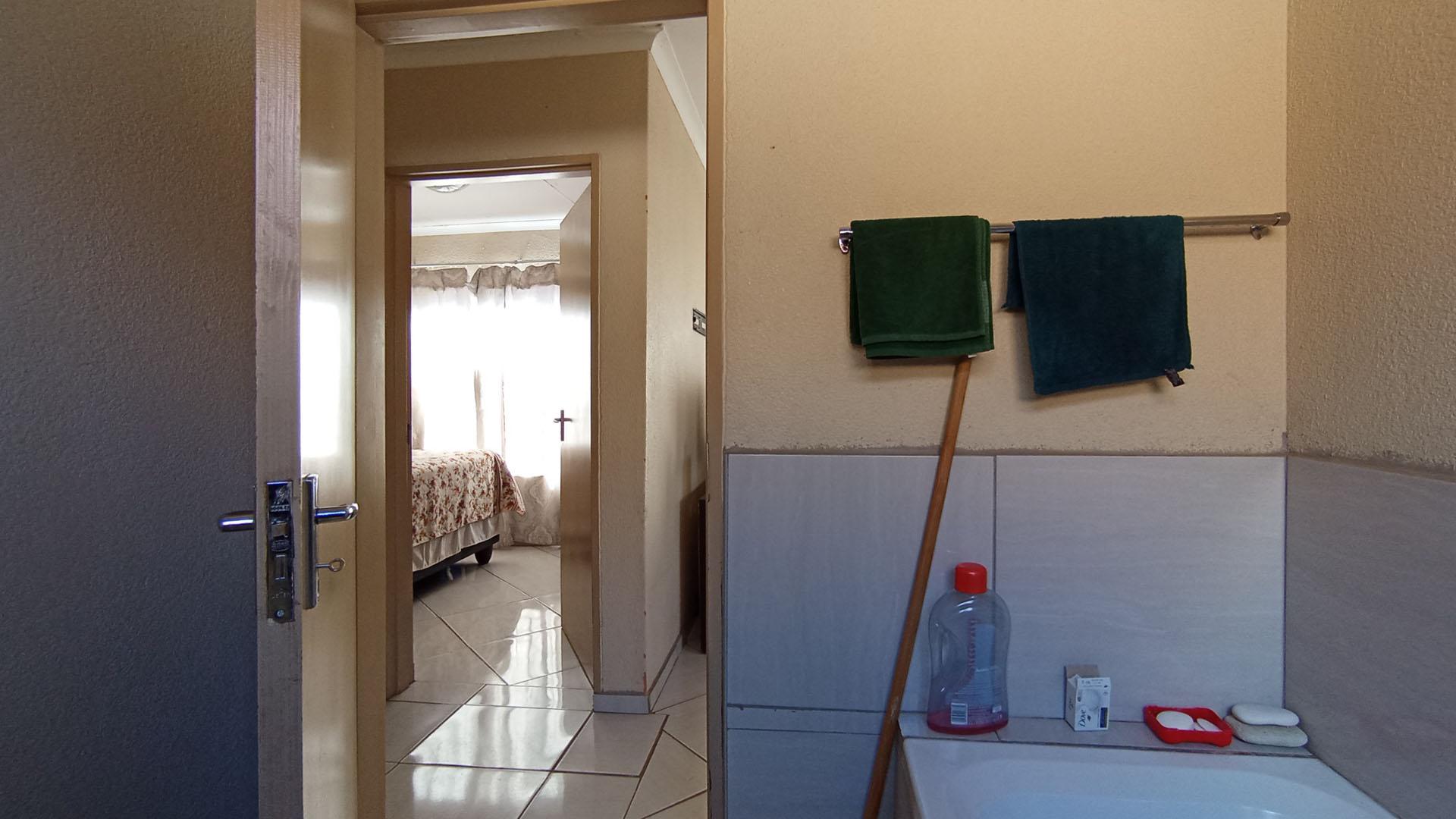 Bathroom 1 - 5 square meters of property in Soshanguve East