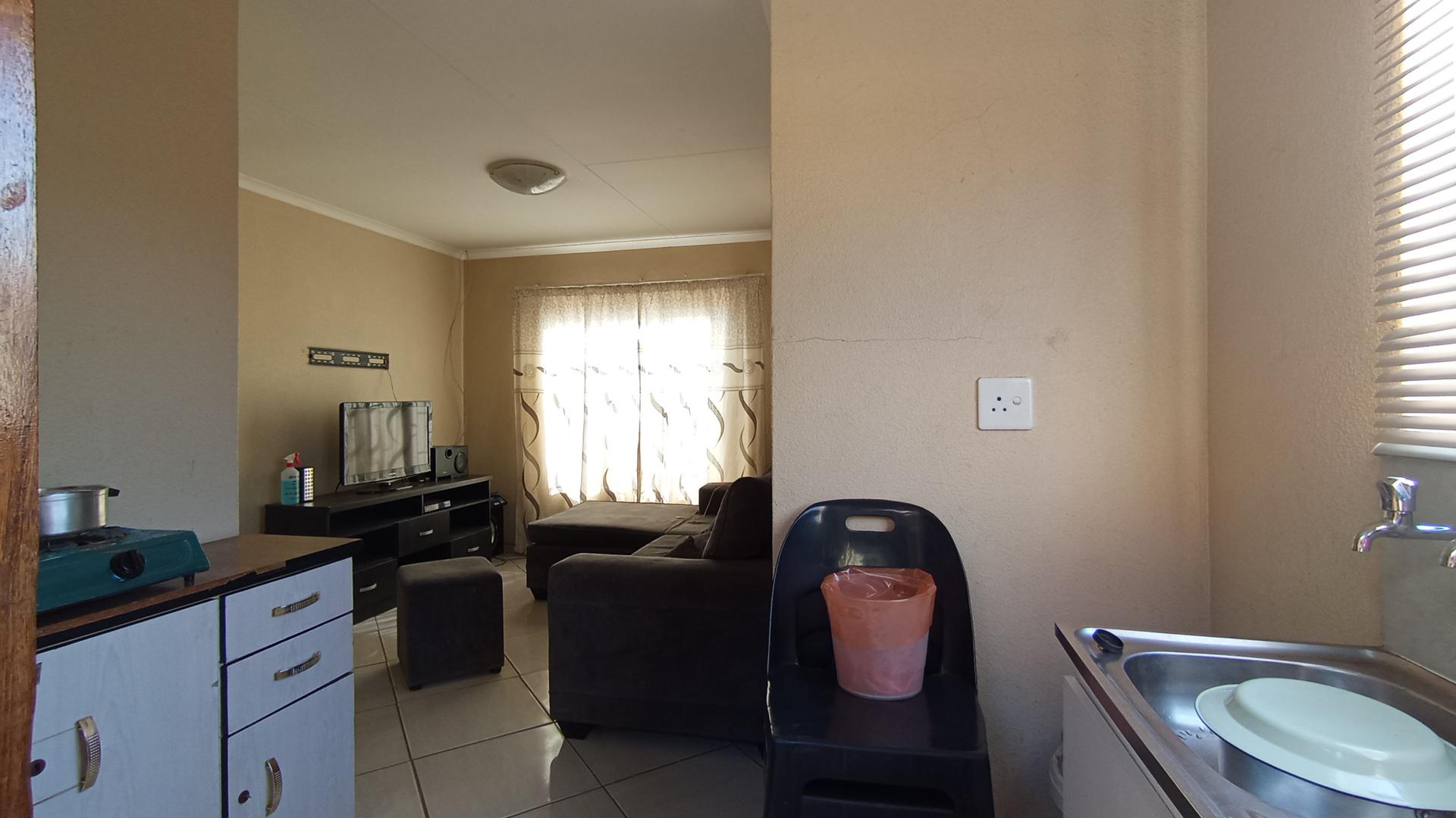 Kitchen - 7 square meters of property in Soshanguve East