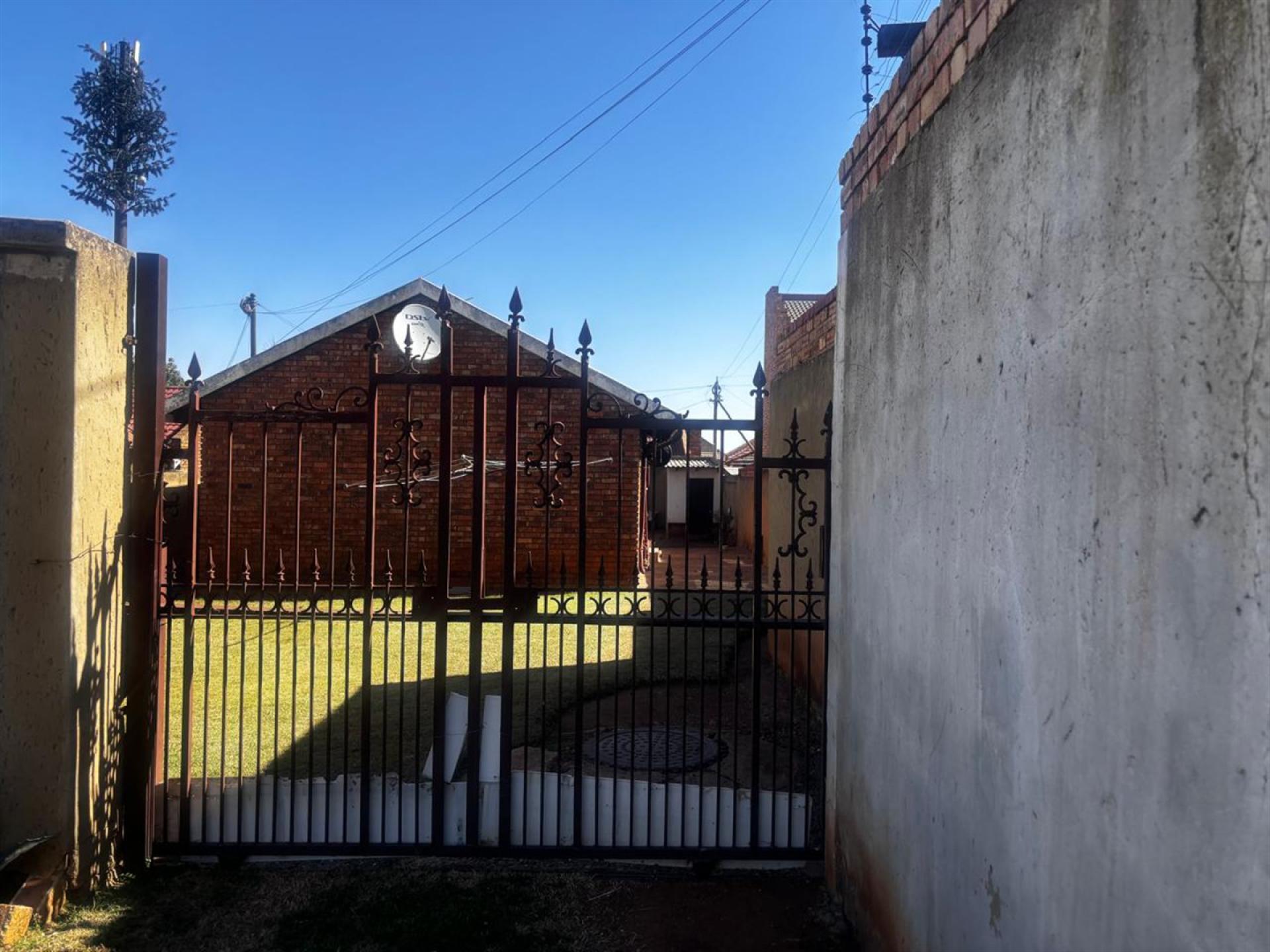 Front View of property in Pimville