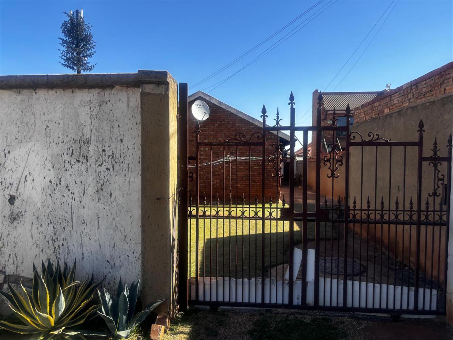 Front View of property in Pimville