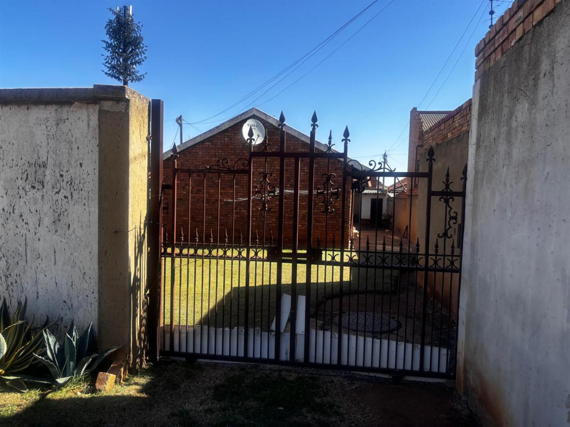 Front View of property in Pimville