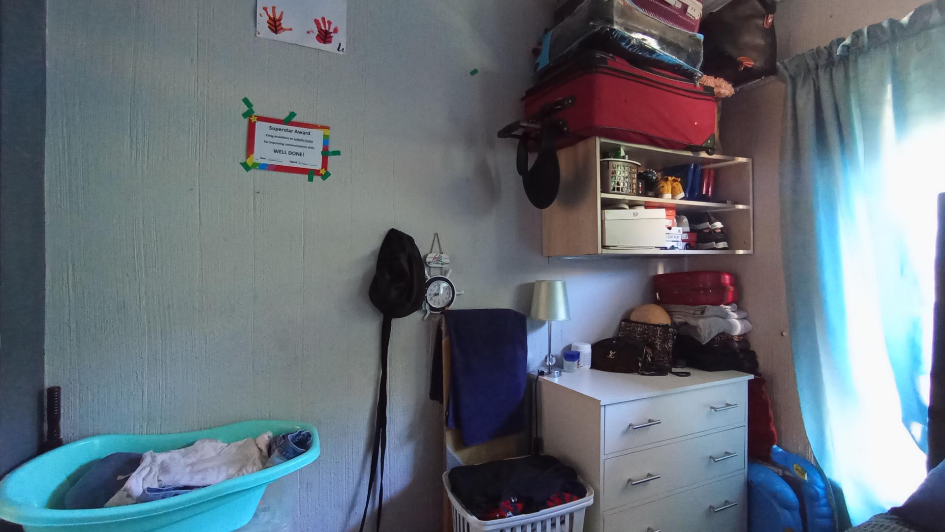 Bed Room 2 - 8 square meters of property in Corlett Gardens