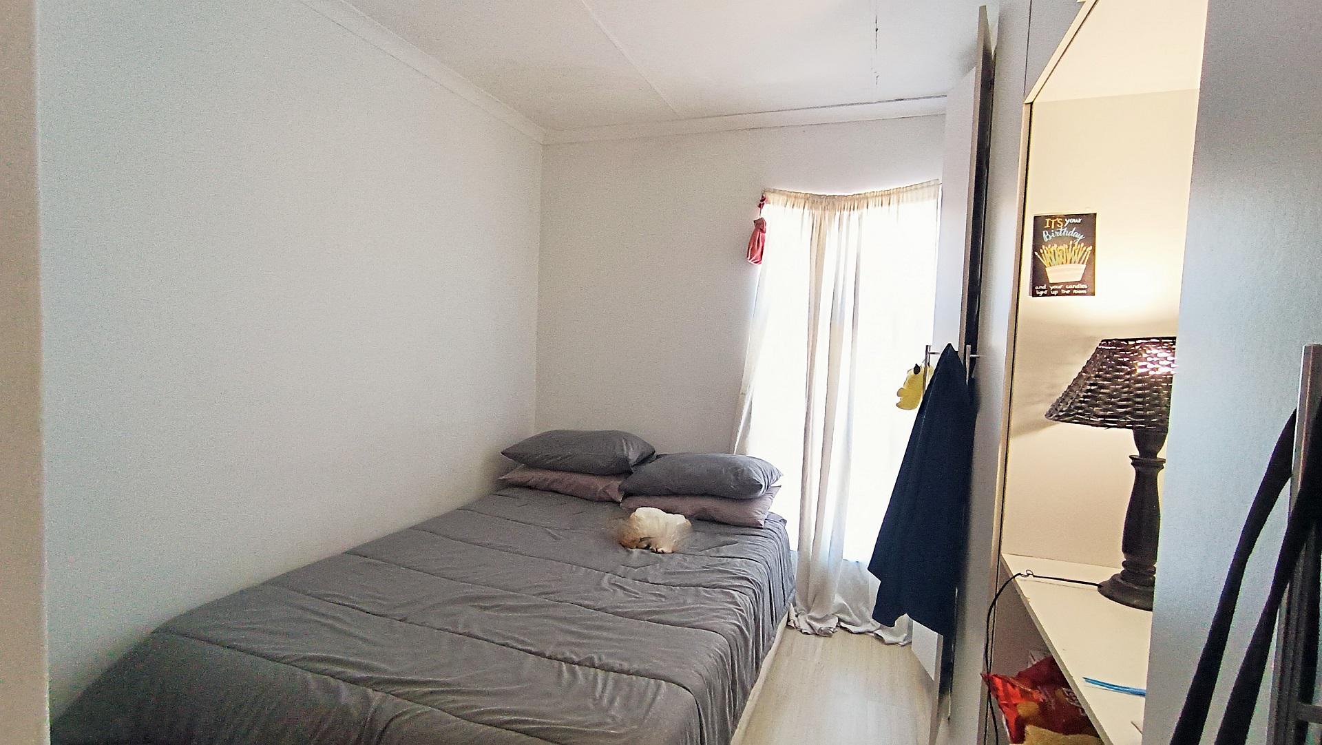 Bed Room 3 - 10 square meters of property in Westridge CP
