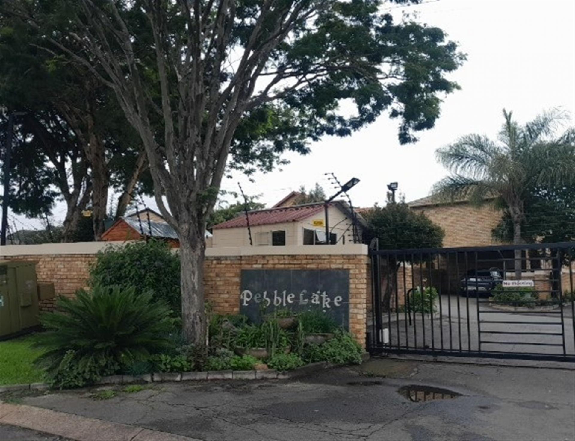 Front View of property in Strubensvallei