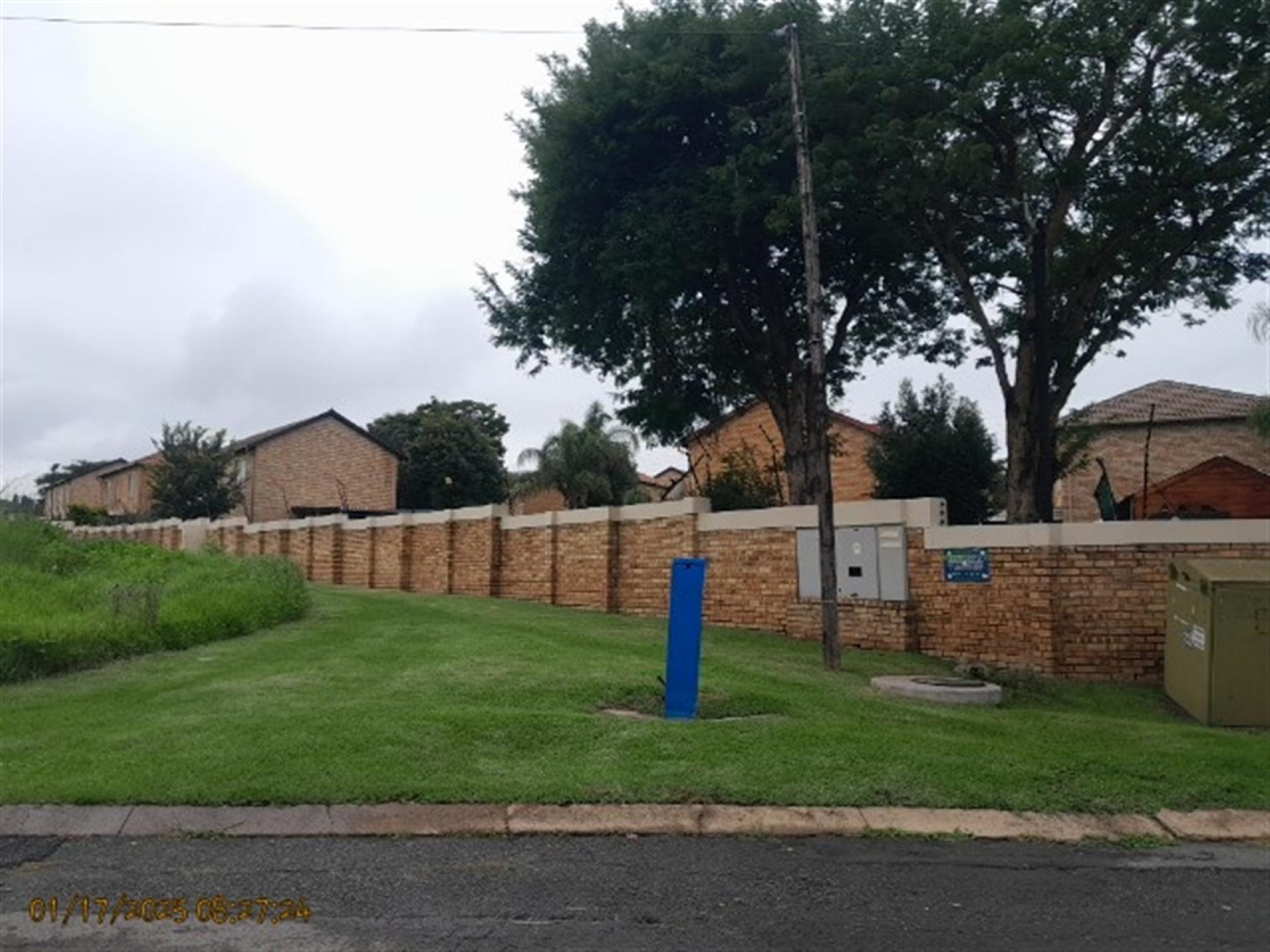Front View of property in Strubensvallei