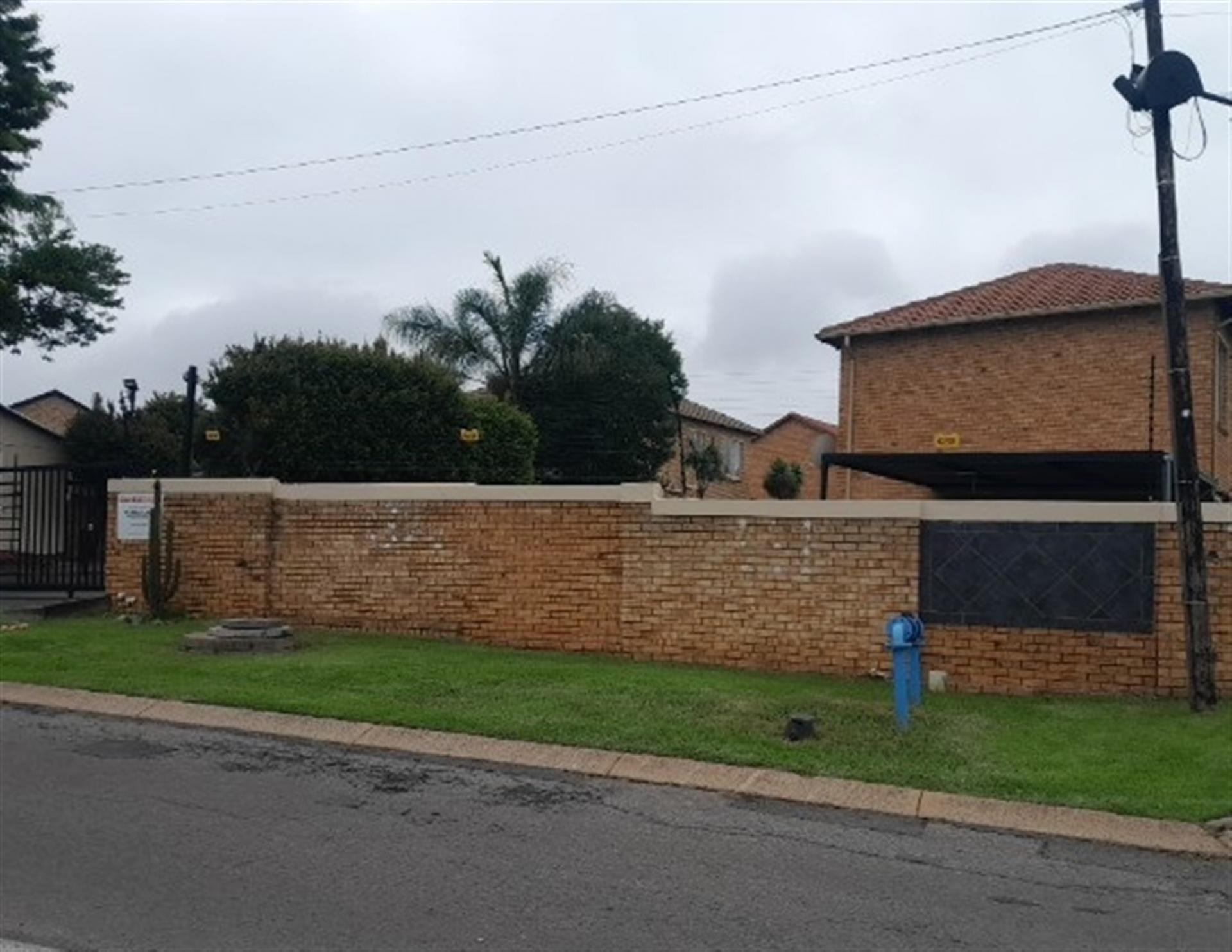 Front View of property in Strubensvallei