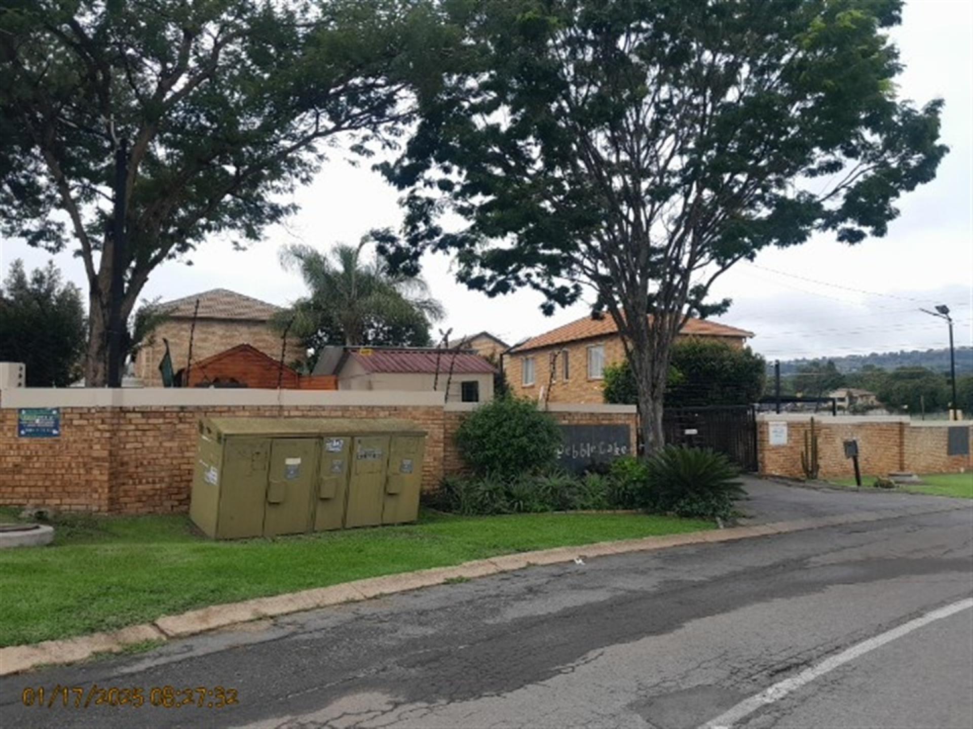 Front View of property in Strubensvallei