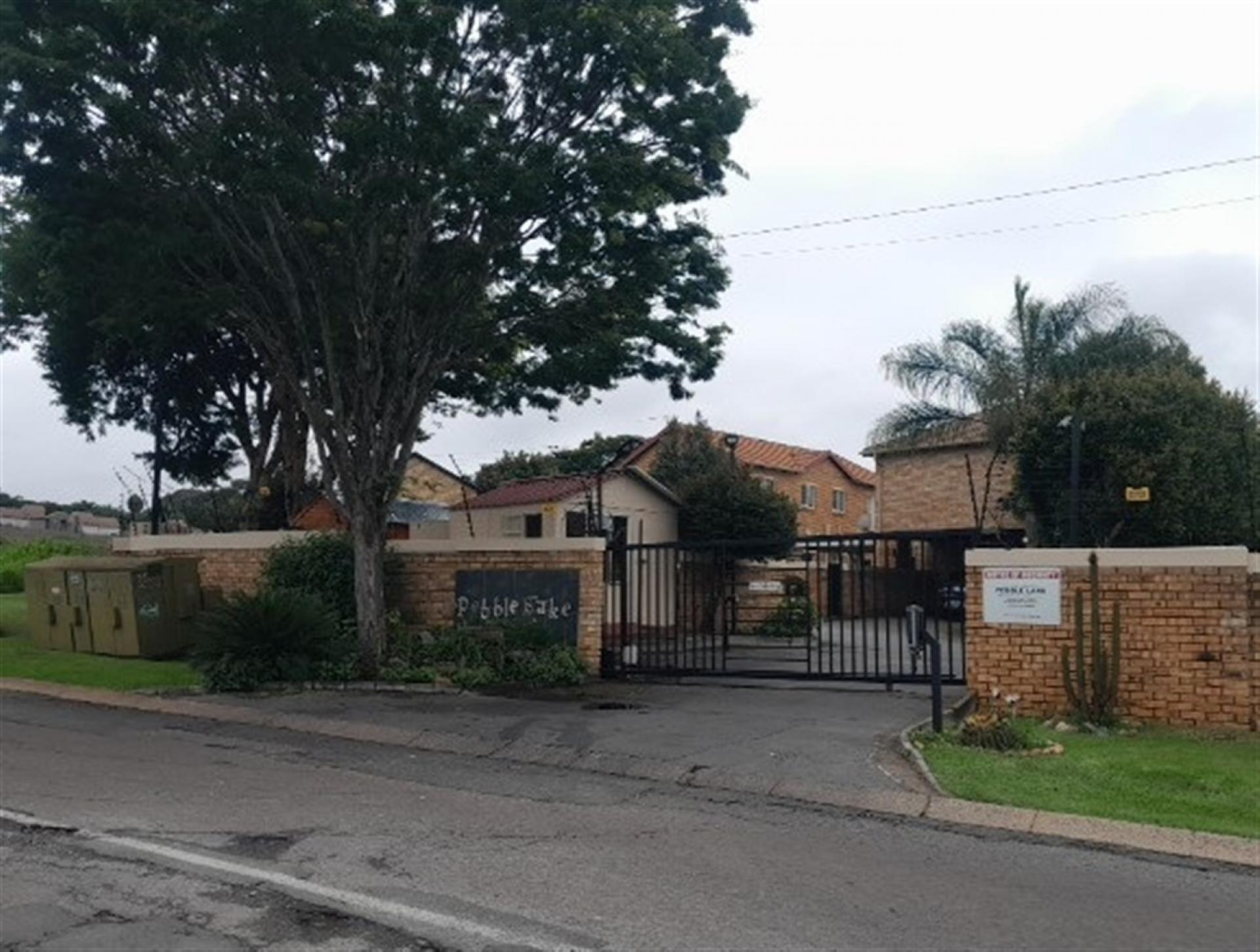 Front View of property in Strubensvallei