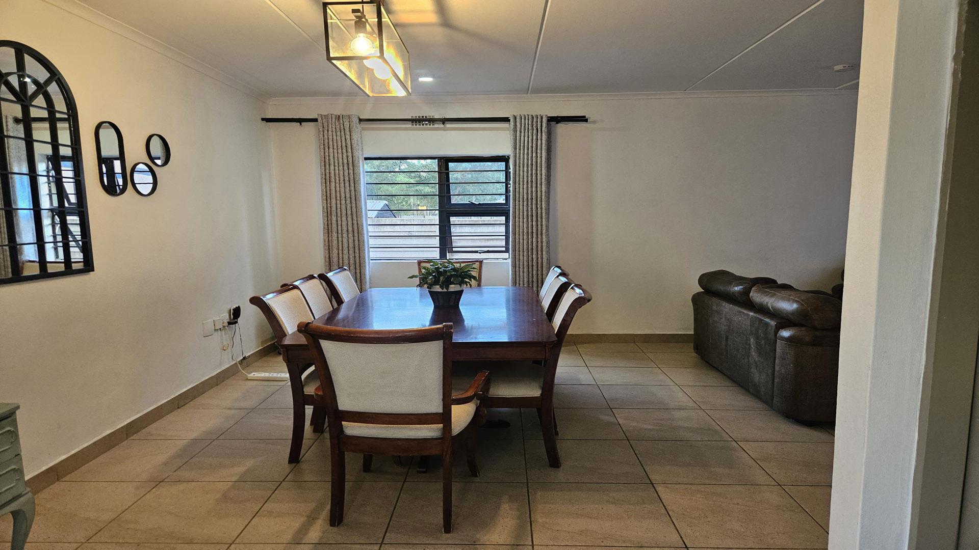 Dining Room of property in Andeon
