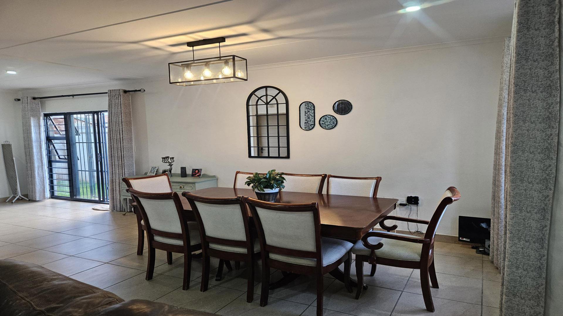 Dining Room of property in Andeon